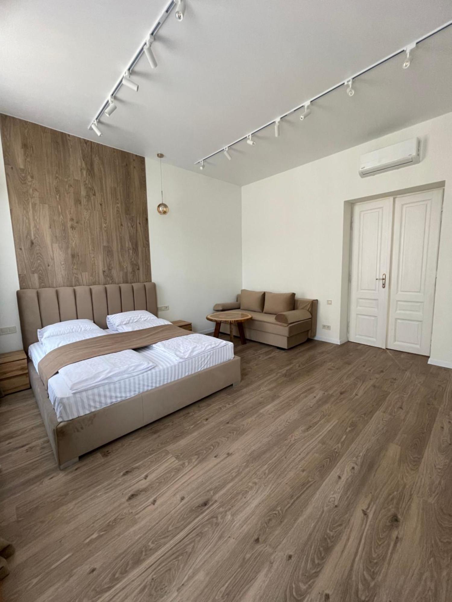 Appartement Тиктора, 3 Центр à Lviv Extérieur photo